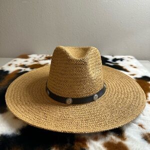 NWT Straw Tear drop Wide brim Fedora